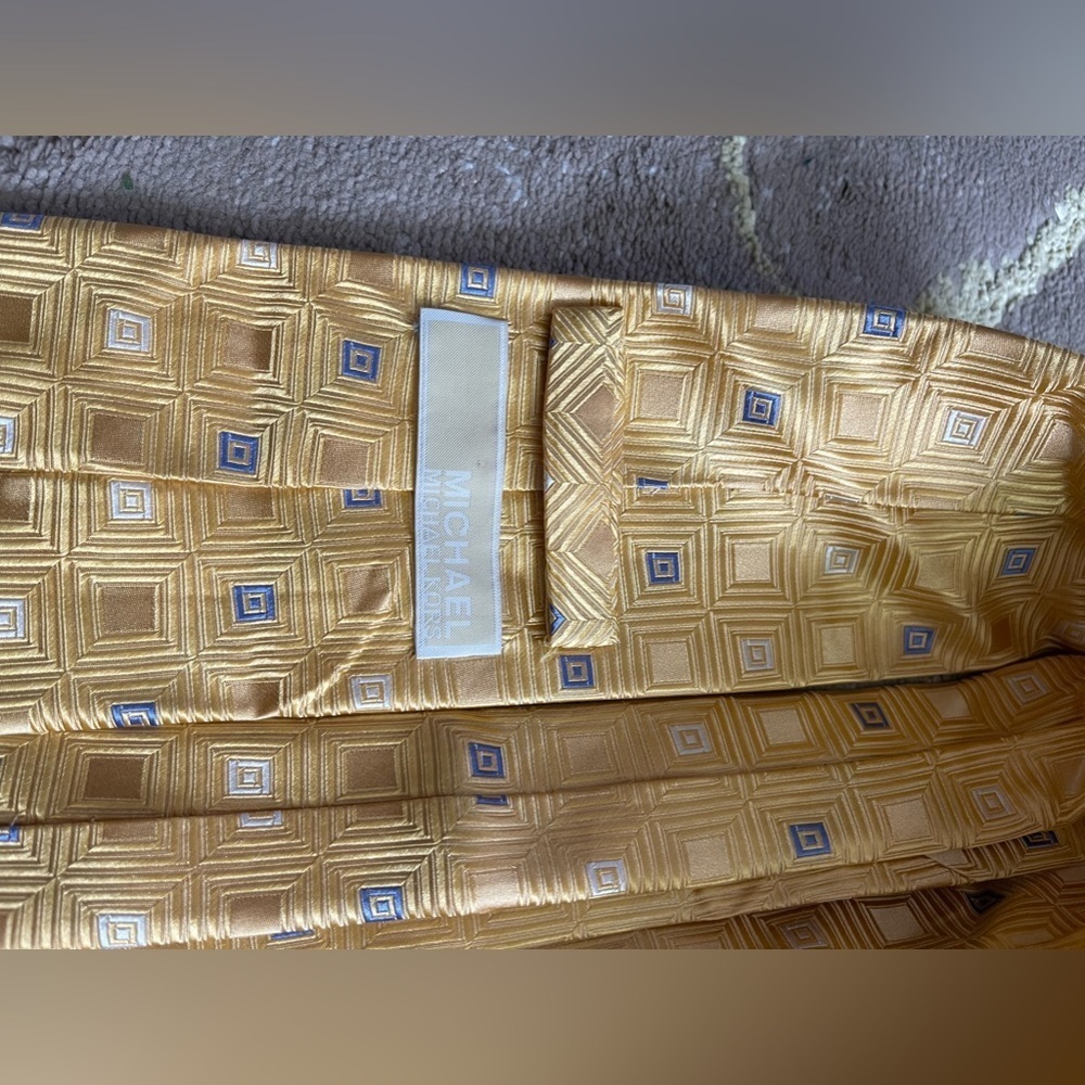 Micheal kors tie - Picture 3 of 3
